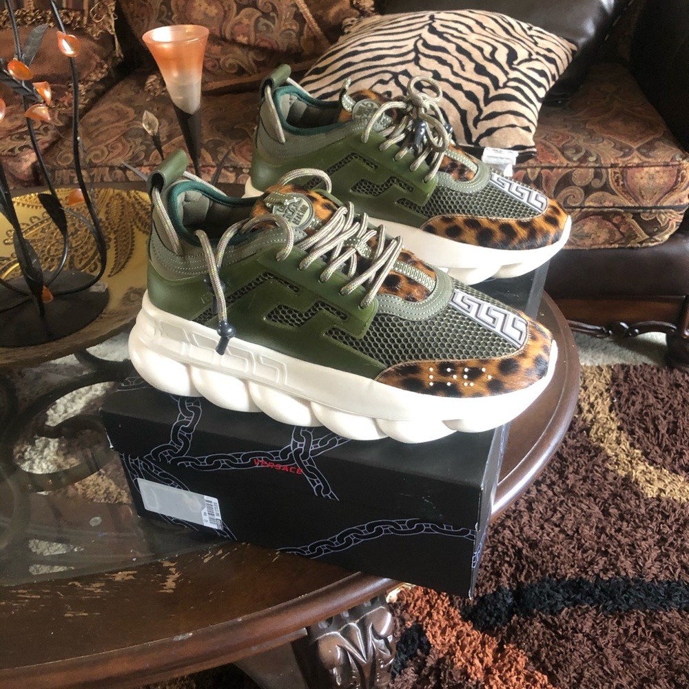Versace chain reactions
